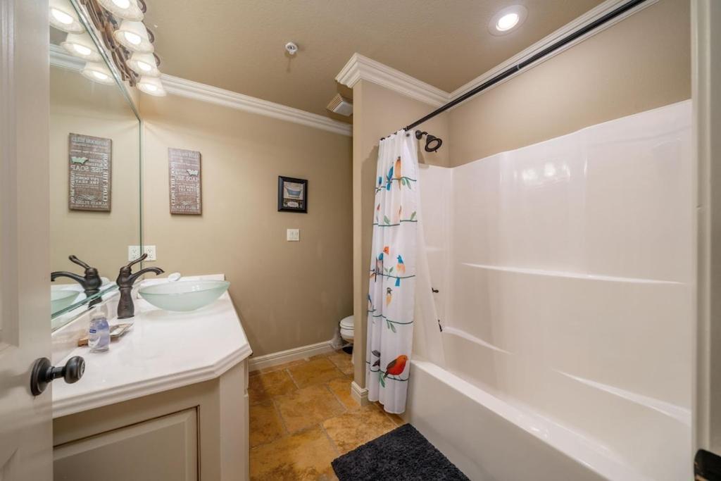 Views!! Luxury Condo W/Gourmet Kitchen, Breathtaking Views Lake Hamilton Екстериор снимка