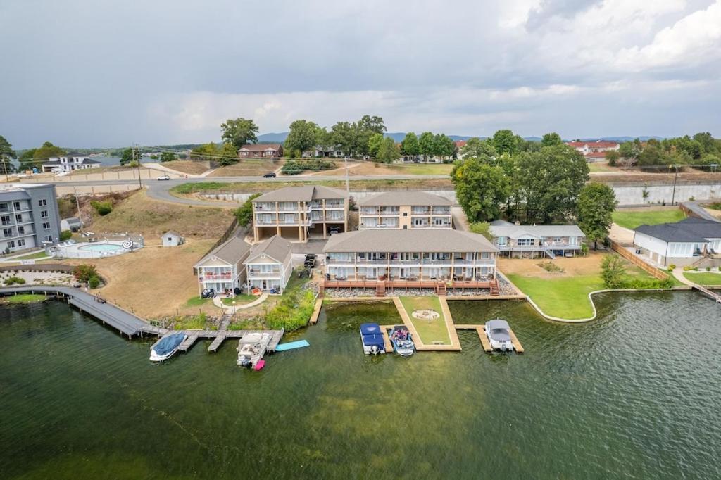 Views!! Luxury Condo W/Gourmet Kitchen, Breathtaking Views Lake Hamilton Екстериор снимка